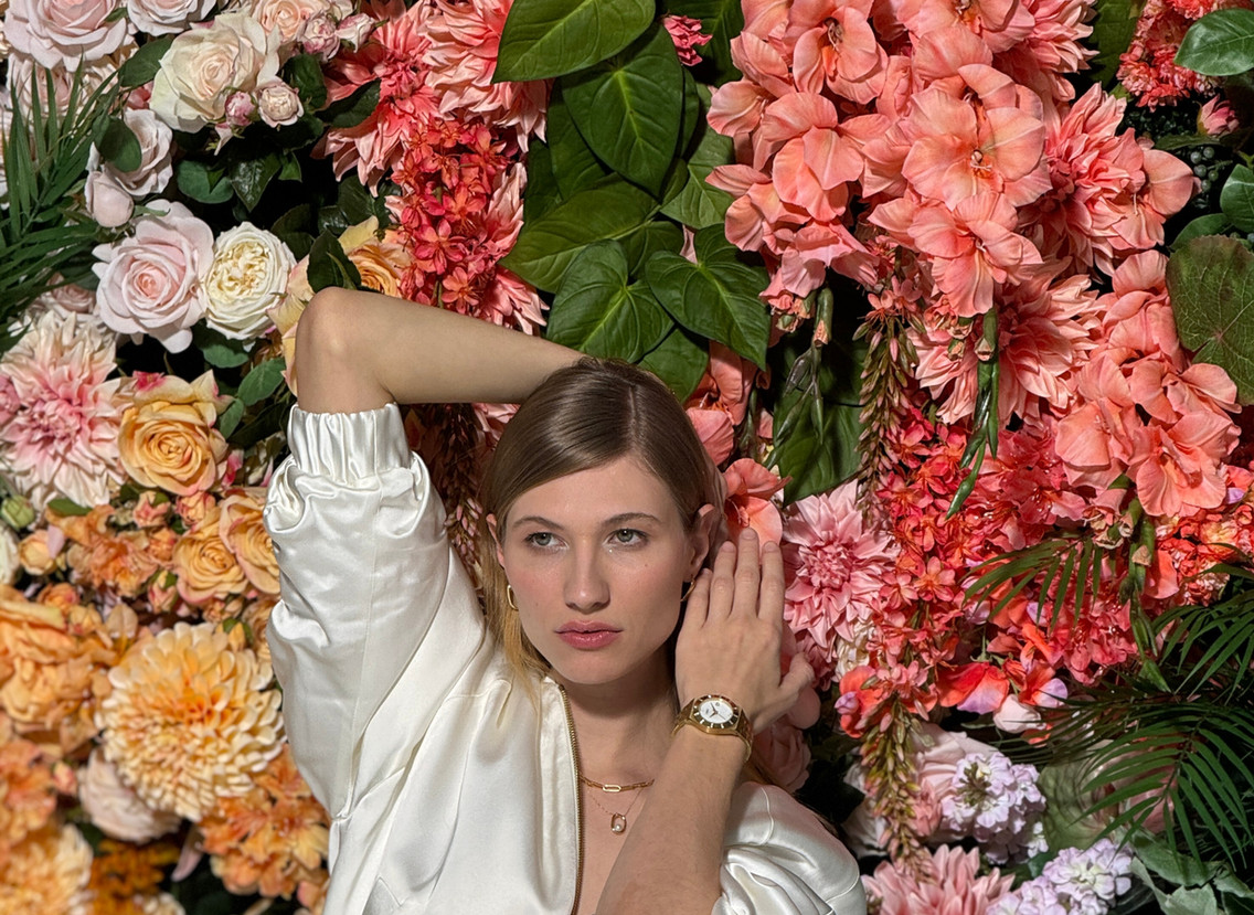 Für  CHRIST haben wir eine,  auf Wunsch angefertigte Blumenwand und Bogen für das Fotoshooting der neuen Kollektion erstellt. Die Wand besteht aus einer Vielzahl von Blumenvariationen und Farben um mehr Flexibilität für Nahaufnahmen zu bieten. Neben Rosen haben wir hier Dahlien, Gloriosa, Levkojen, Scabiosa, Palmenblätter, Rhododendron benutzt um nur einige zu nennen. 