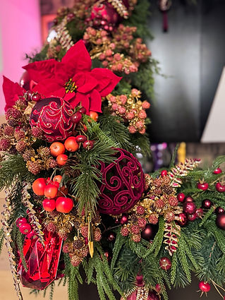 weihnachtsgirlande-burgundy-private-residenz-basel- christmas-garland