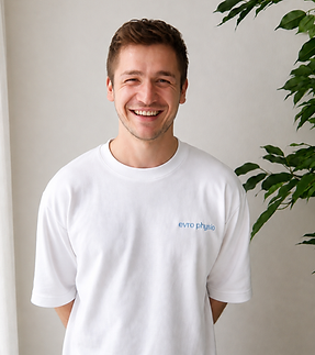 Headshot_Tobias-Block_white-t-shirt.png