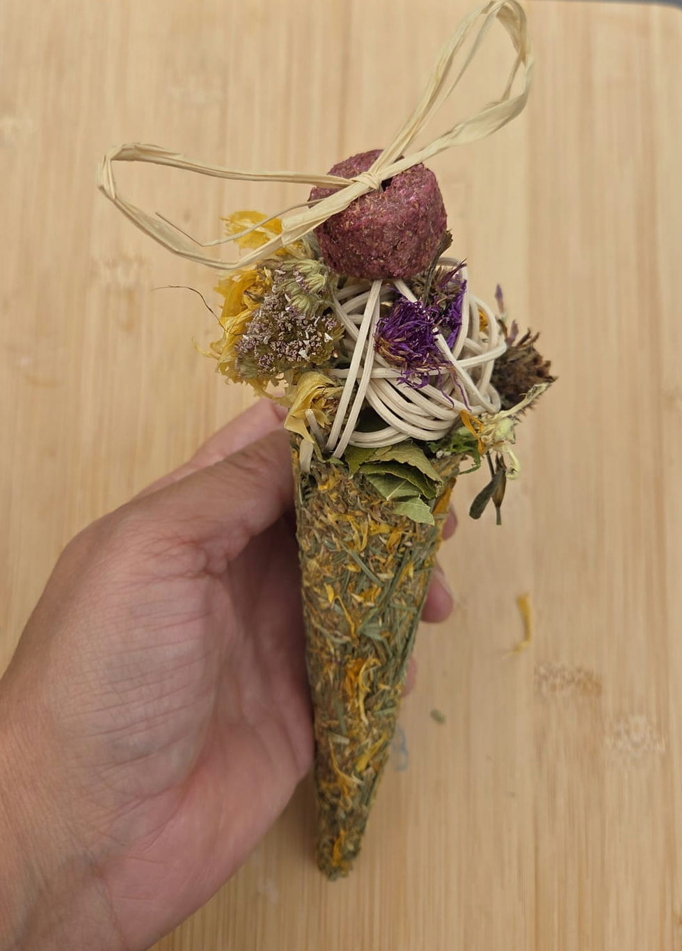 Thumbnail: Edible hay netto forage toy .
