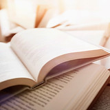 Plusieurs livres ouverts