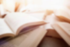 Несколько открытых книг