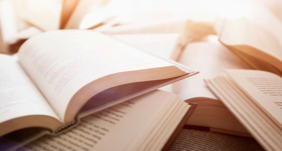 Plusieurs livres ouverts