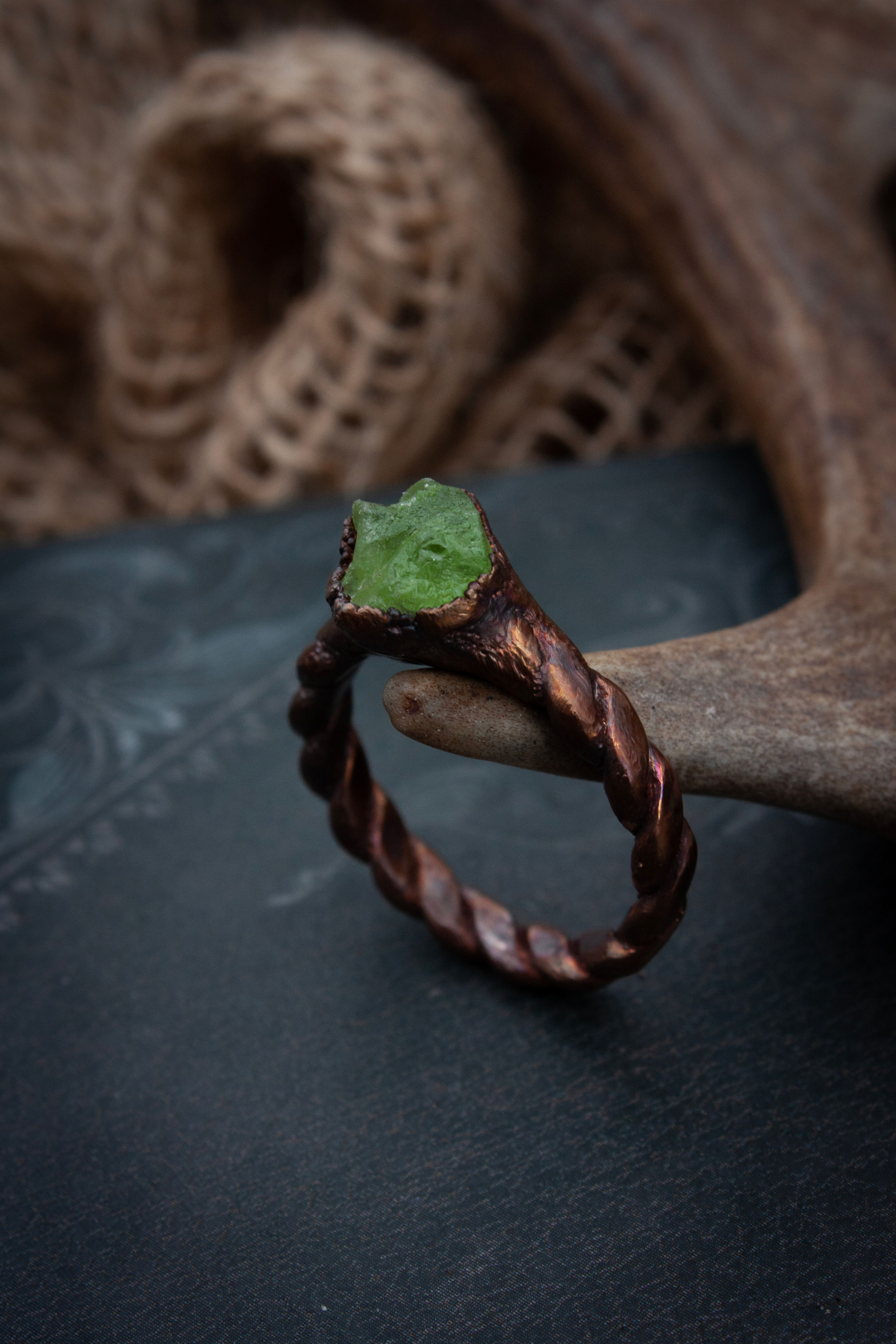 Olivin/Peridot Ritualring #AS - IV - Antique Aura finish