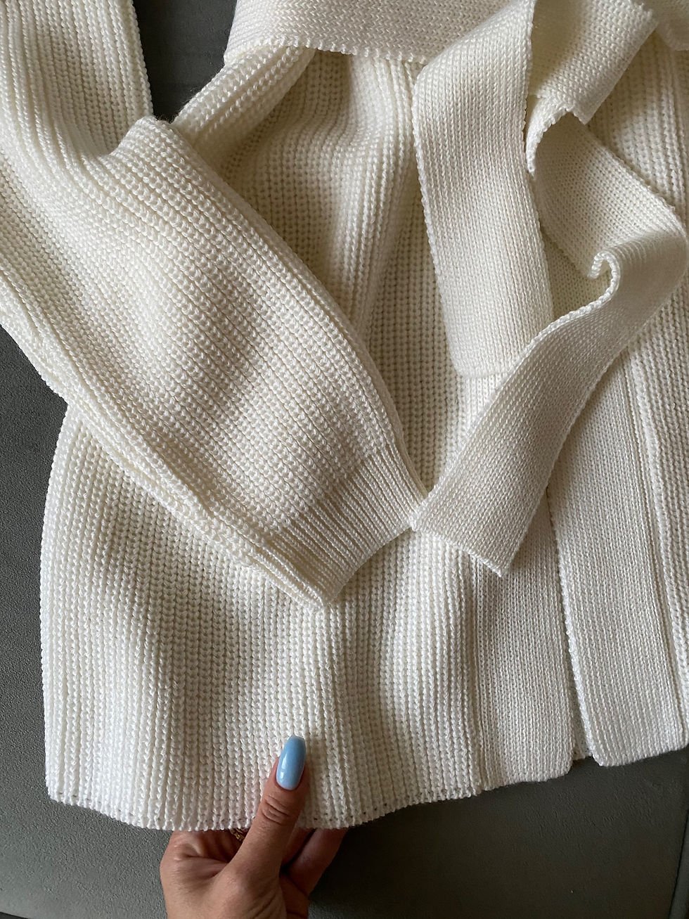 Thumbnail: Basic cardigan with a belt 