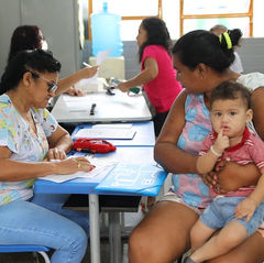 Prefeitura de Manaus faz o acompanhamento de famílias atingidas por incêndio neste sábado