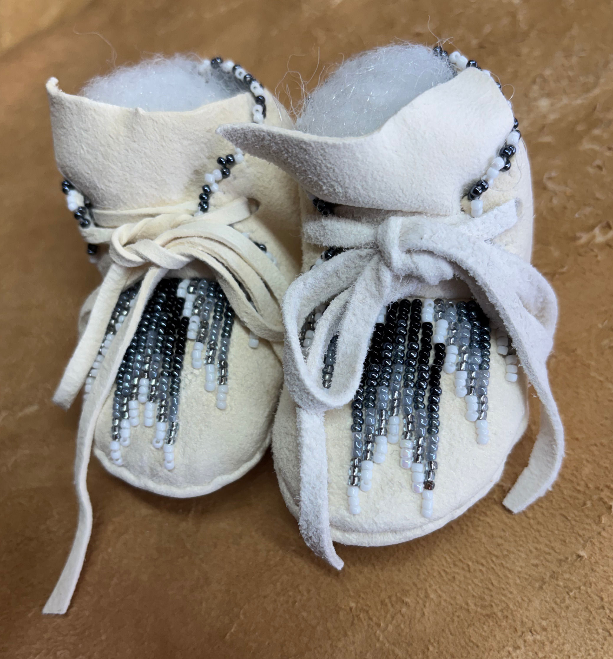 Baby Moccasins - Hand beaded (White leather)