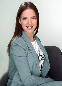 Juliia_Foto Website1.jpg