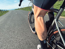 Pourquoi les cyclistes se rasent les jambes