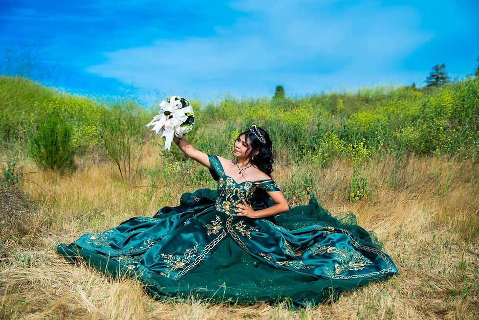 Quinceañera Photography[ in field