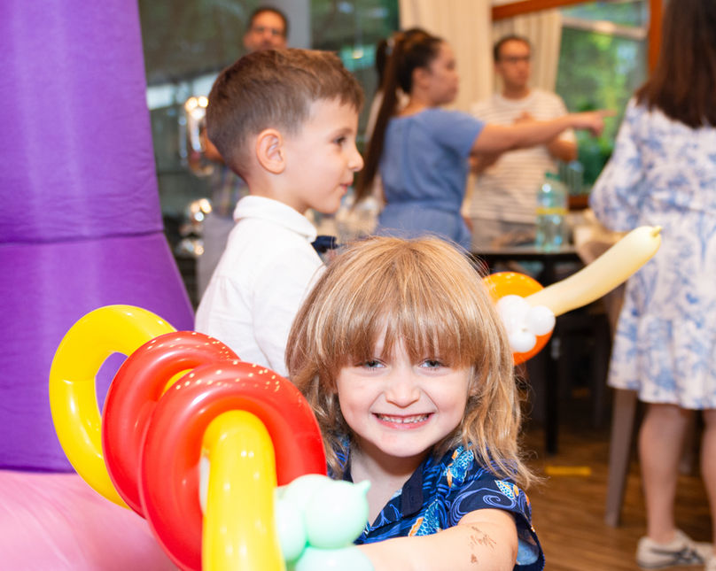 Balloon Twisting For Kids Birthday Parties In Singapore | Magic Of Markson Kids Party