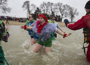 Polar plungers brave Joliet lake