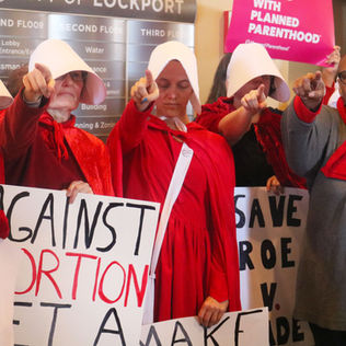 Pro-abortion rights groups rally in Lockport in response to US Rep Lipinski request of Roe v. Wade