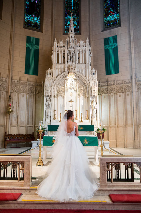friss-wedding-photography-denver-colorad-bride-church.jpg