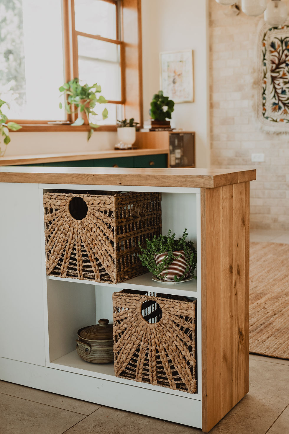 PROVINCE THEMED DINING ROOM