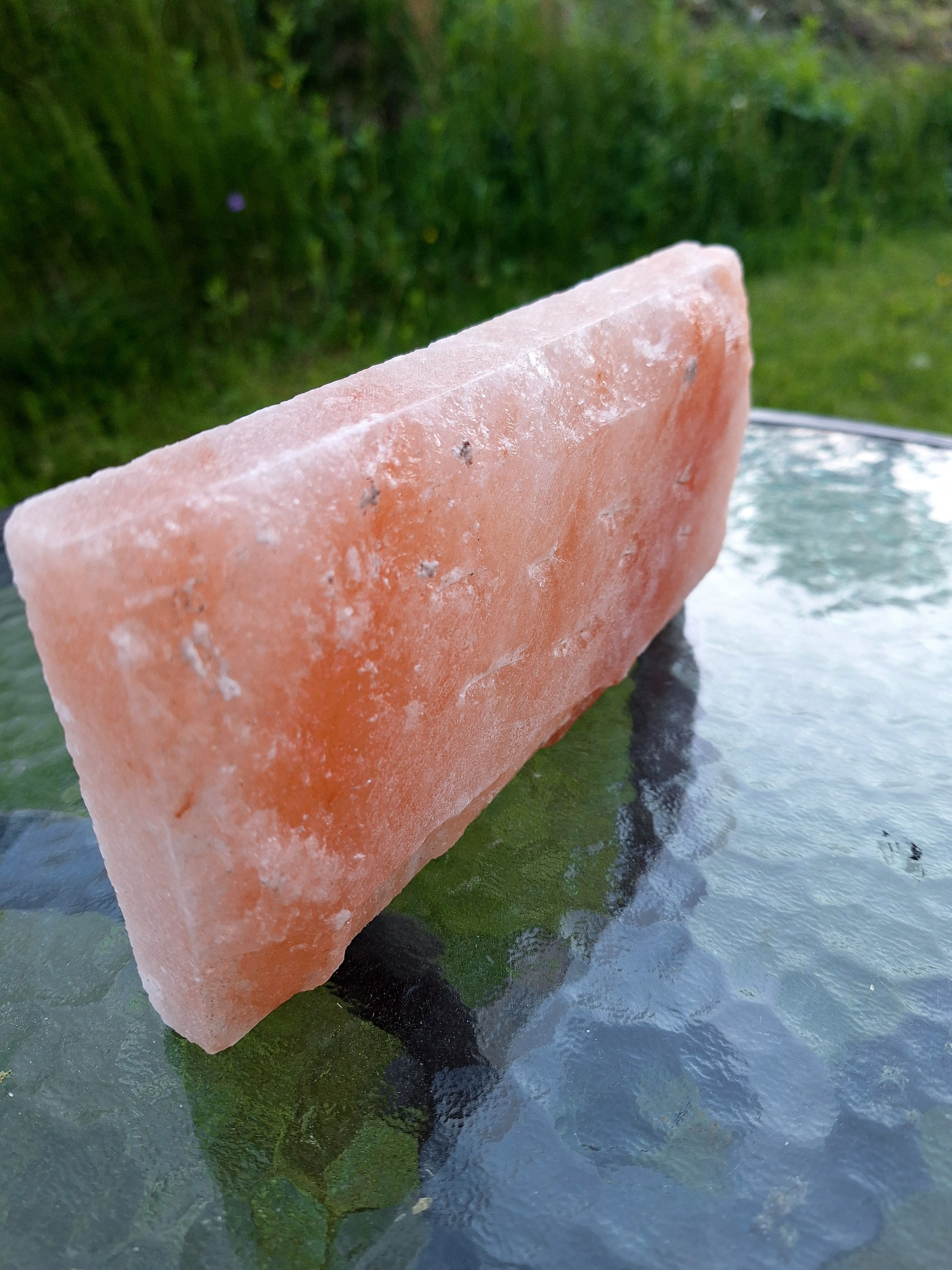 Himalájska soľná tehla 200×100×25 mm – štípaná