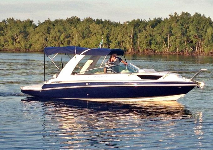 TRITON 250 Cabinada