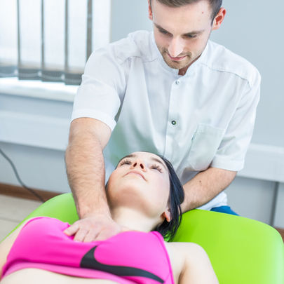 Czym różni się osteopata od fizjoterapeuty?