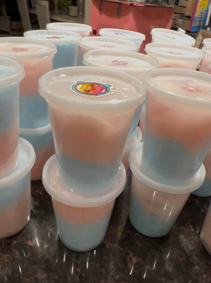 Thumbnail: 32 oz cotton candy container
