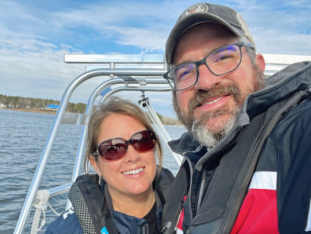 2 sailors in front of an arch
