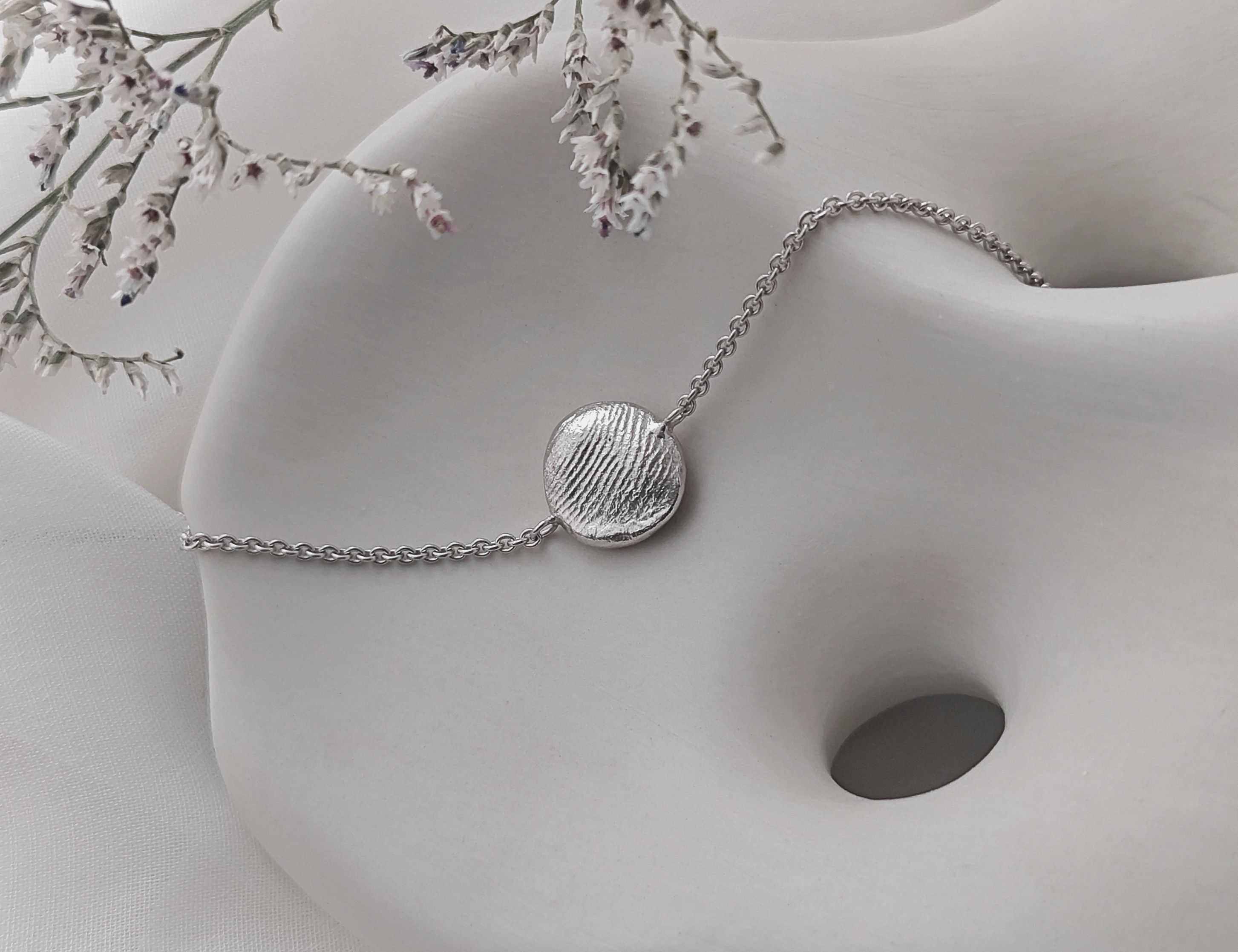 Stříbrný náramek s otiskem prstu Vestiga