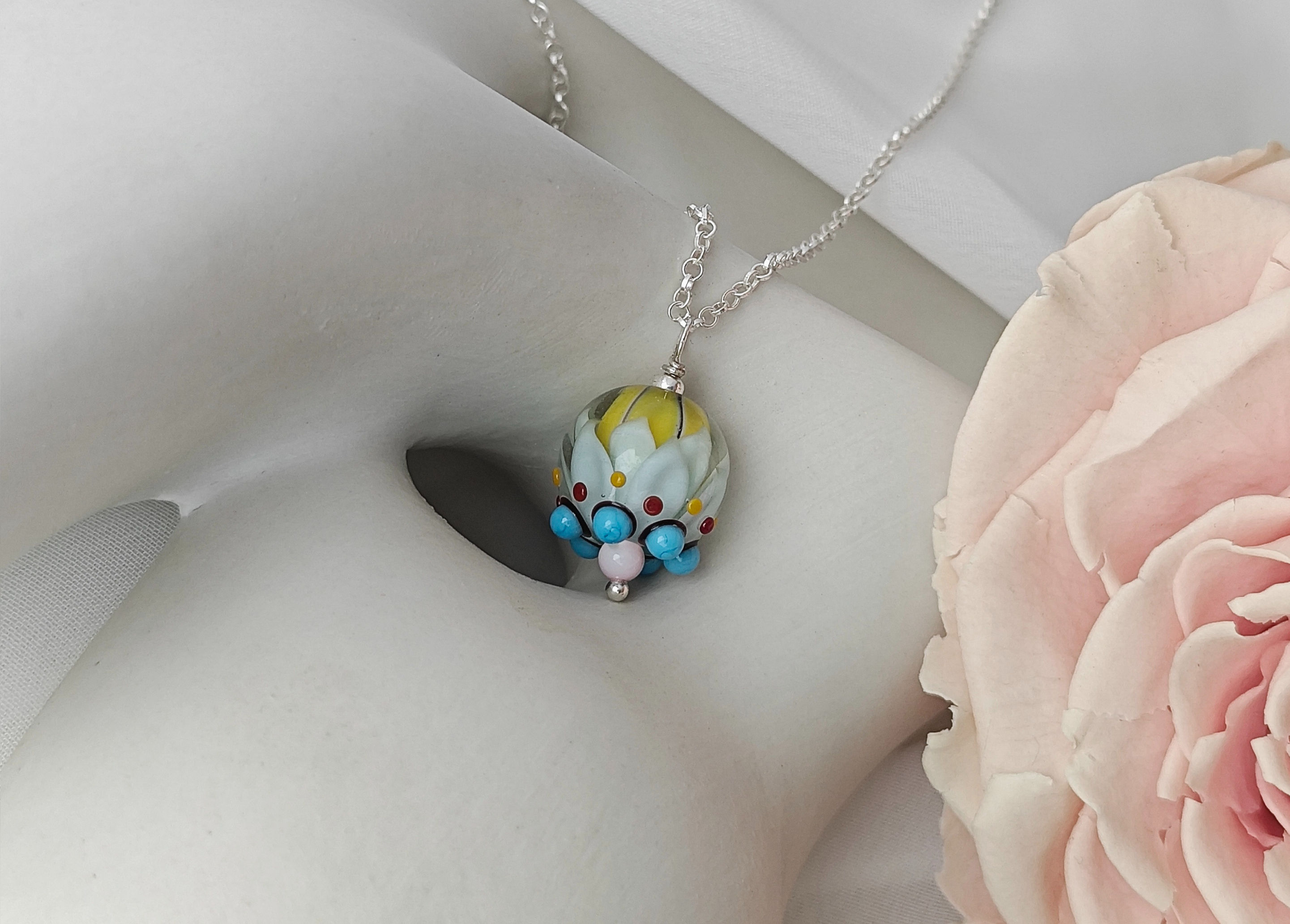 Náhrdelník s vinutou perlou Honeybee