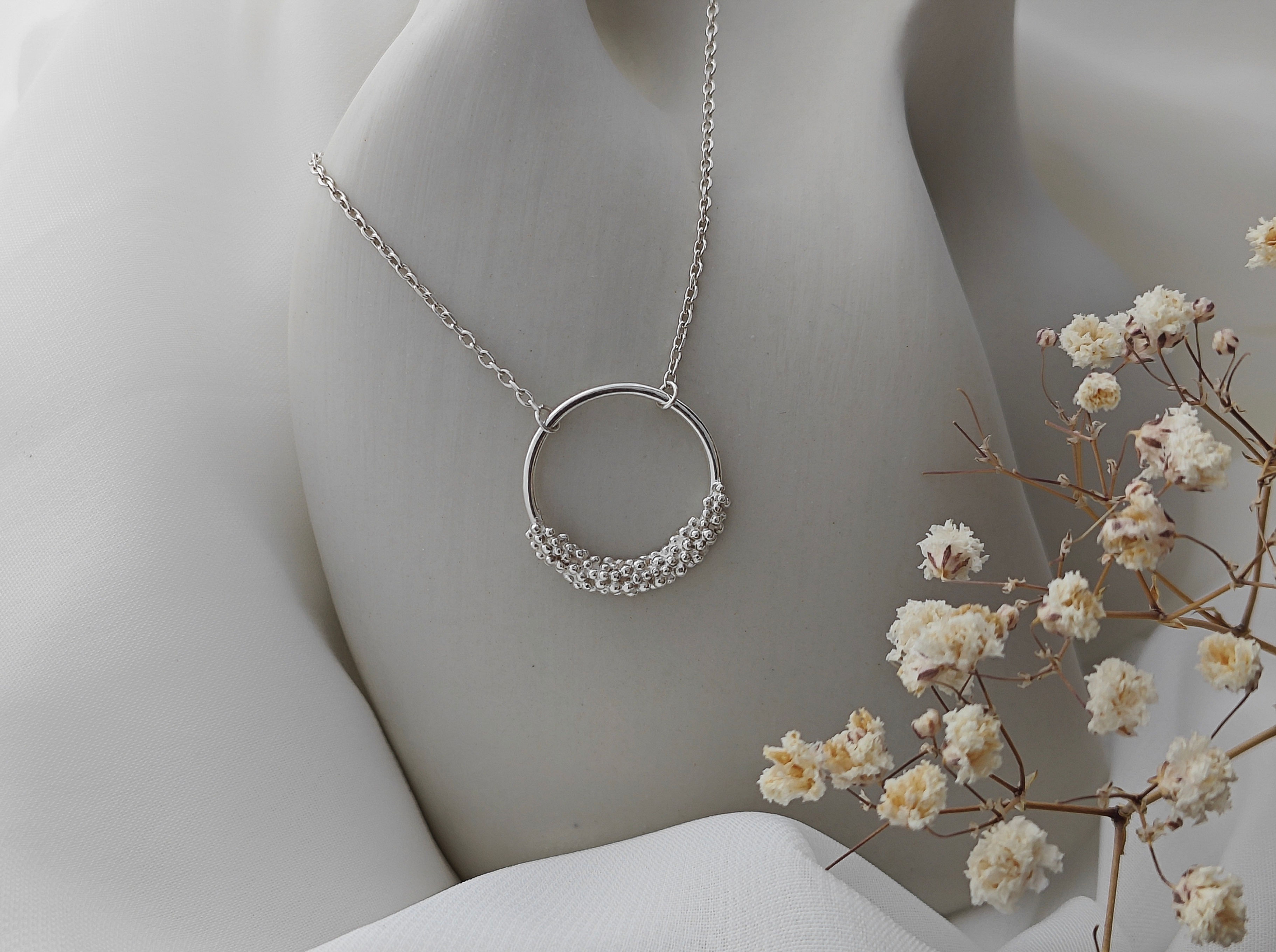 Stříbrný kuličkový náhrdelník Marbell