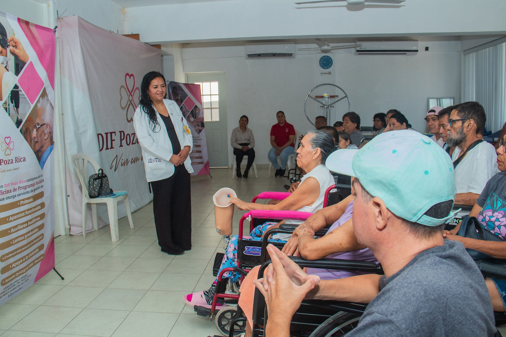 Imparten charla a personlas en proceso de protetización.