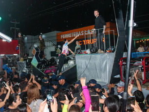 Miles de personas asisten al desfile “Vive la Vida” 2024.