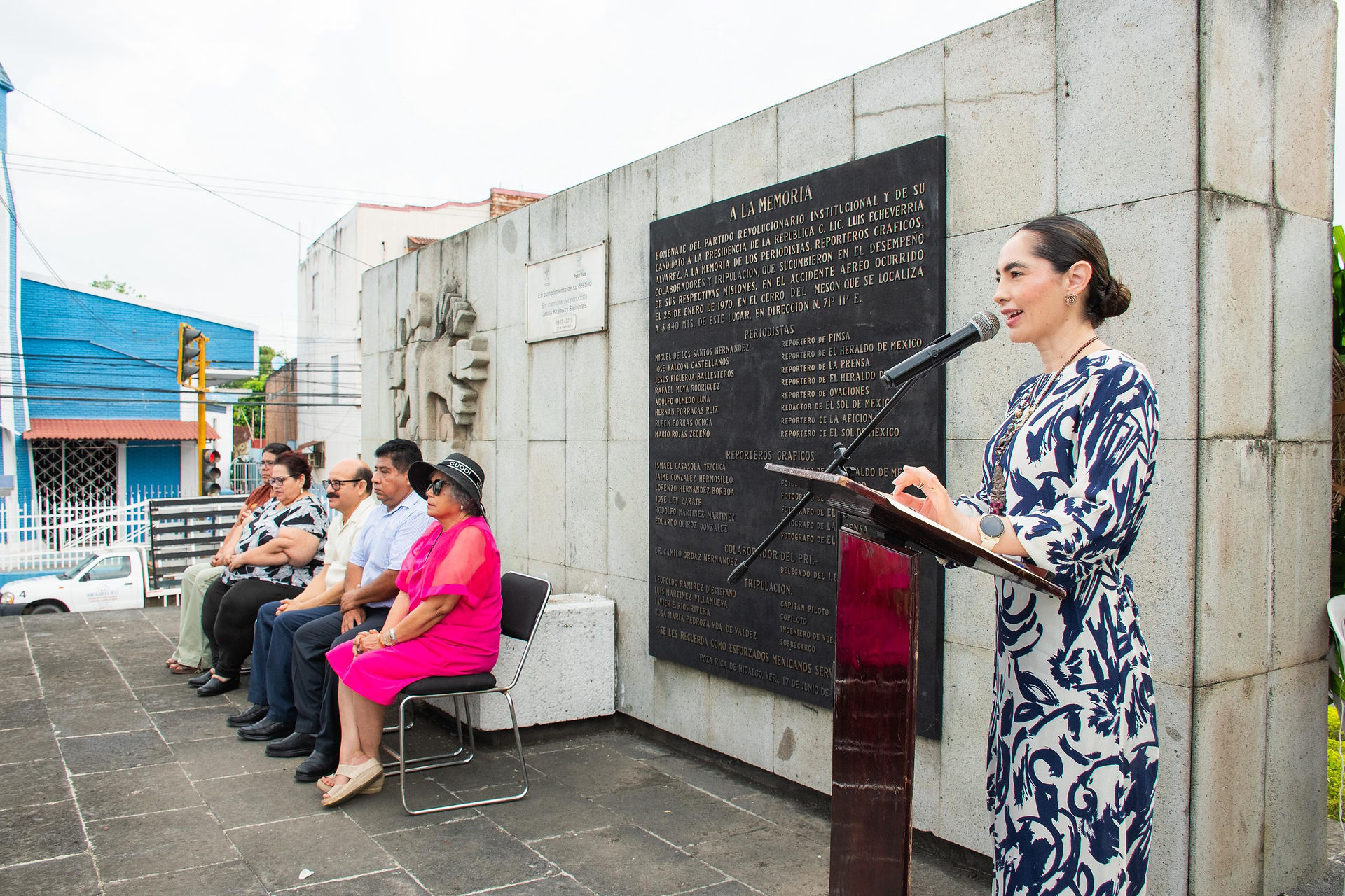 Homenajean a periodistas por su labor informativa.
