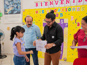 140 niñas y niños aprenden lengua de señas en “Mis Vacaciones en la Biblioteca 2025”.