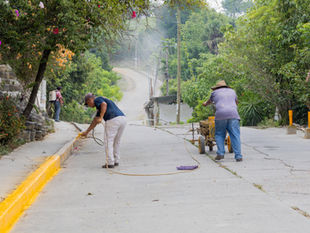 Mejoran señalización vial para prevenir accidentes.
