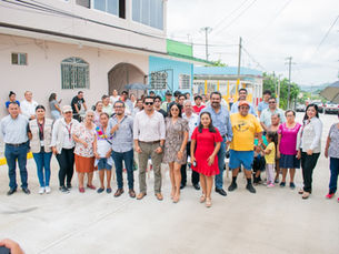 Ayuntamiento entrega pavimentación, luminarias y rehabilitación de servicios.