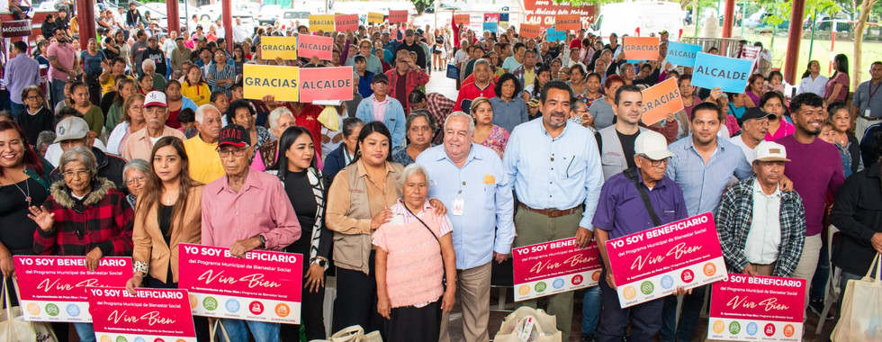 Fernando Remes entrega apoyos alimentarios a 450 familias.