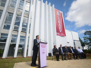 Con ahorros propios, el COBAEV estrena oficinas: gobernador Cuitláhuac García.