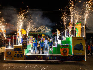 Más de 100 contingentes desfilaron en el Carnaval Poza Rica Vive La Vida.