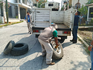 Llevan jornada de descacharrización a la colonia Petromex.