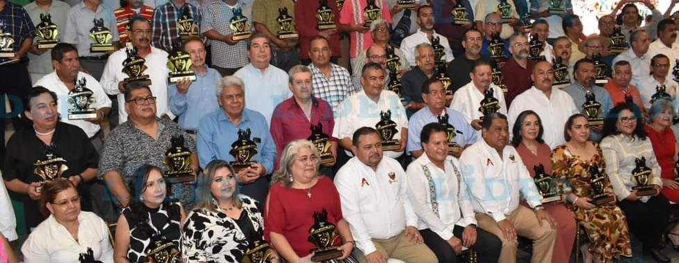 El dirigente nacional estuvo presente en el aniversario 87 de la Sección Número 30. Anuncia la conclusión del Centro de Capacitación para Petroleros, y anuncia juegos Interseccionales.