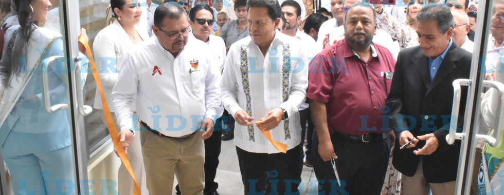 Ricardo Aldana comprueba trabajo de la Sección 30 a favor de los petroleros.
