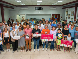 Ayuntamiento de Poza Rica entrega apoyos a colectivos.