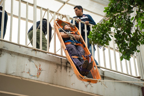 Protección Civil actualiza capacitación de rescate en altura.