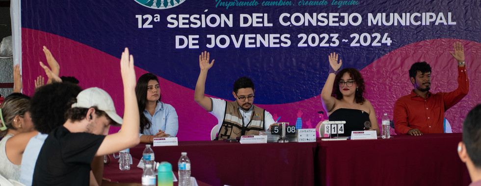 Sesiona Consejo Municipal de Jóvenes de Poza Rica.