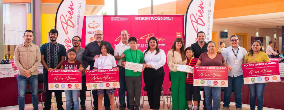 Ayuntamiento entrega calzado a niñas y niños del CRIT Veracruz.