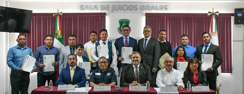 Reconoce SSP excelencia académica de 49 egresados de diferentes programas de estudio.