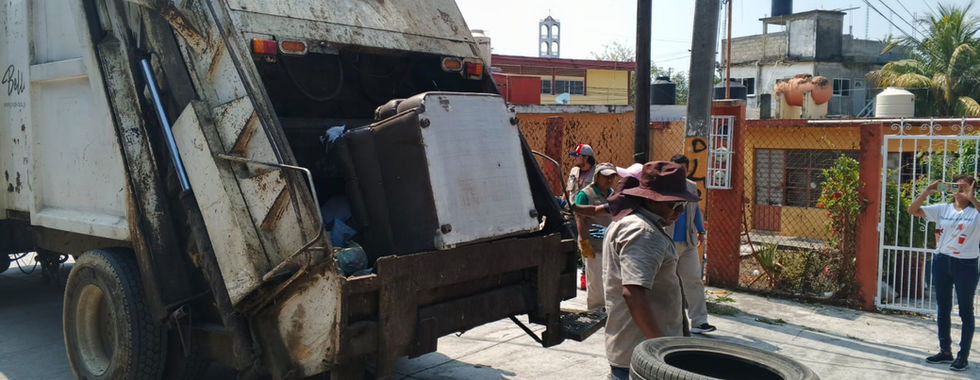 Llevan jornada de descacharrización a la colonia Petromex.