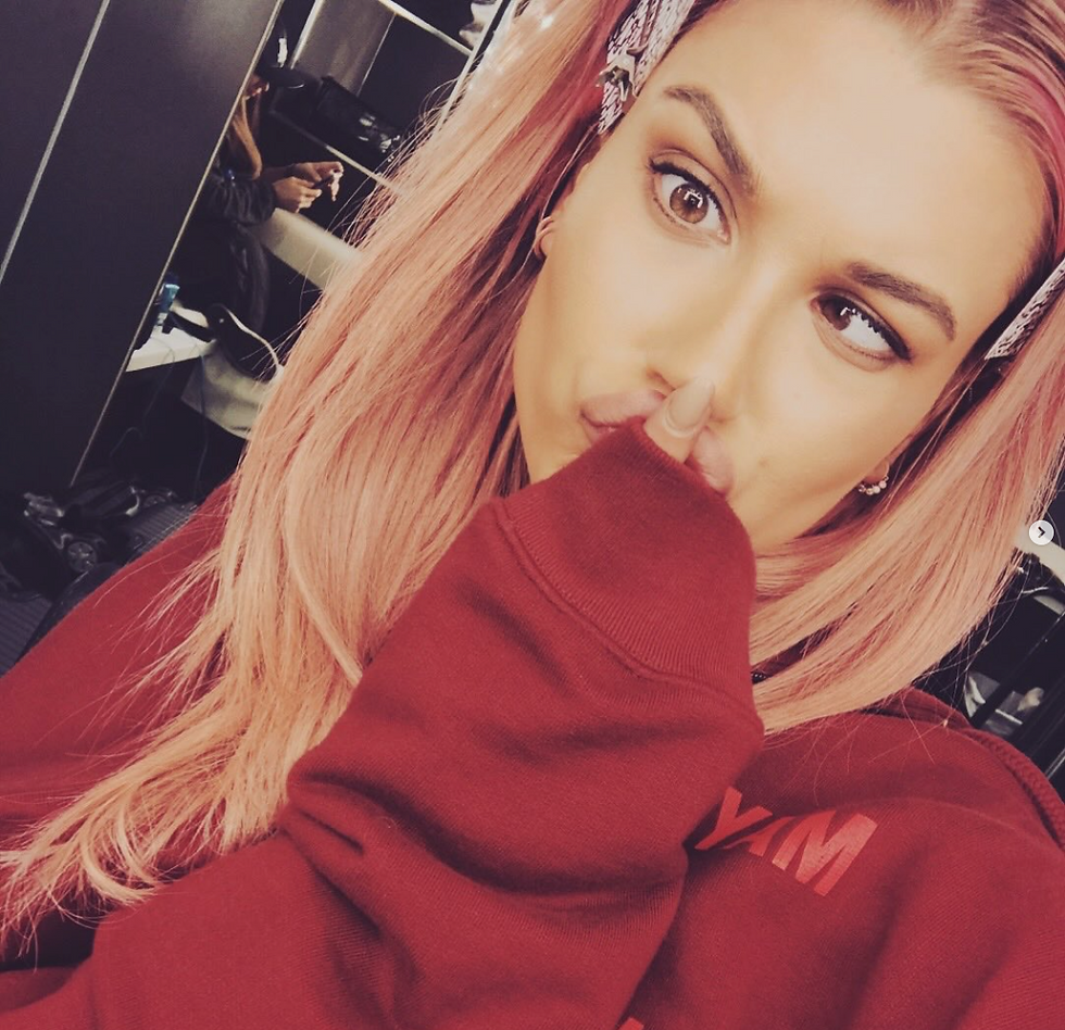 Hailey Bieber 2016 moda trendleri Y2K estetiği sokak stili