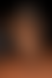 Schiaparelli devekuşu tüyü işlemeli dramatik takım, suni kürk detaylı haute couture, Sonbahar/Kış 2025–26 moda