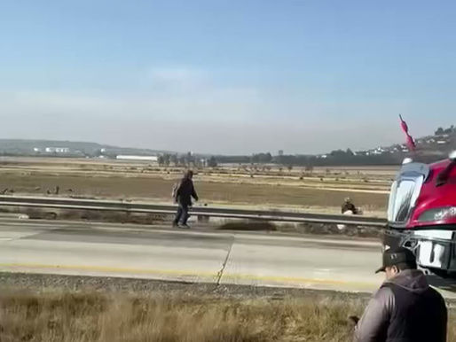 🚨⚠️VOLCADURA DE TRÁILER PROVOCA SAQUEO EN ARCO NORTE