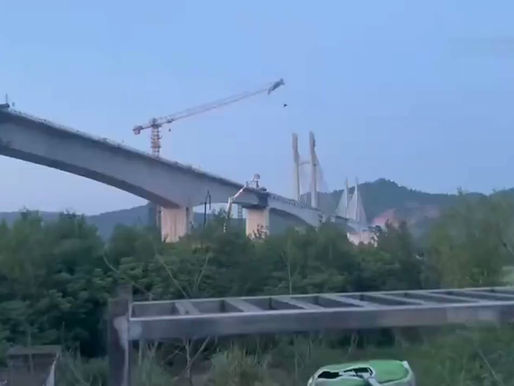 MILAGROSO RESCATE: PARAPENTISTA QUEDA ATRAPADO EN UNA GRÚA A 60 METROS DE ALTURA 🪂🏗️
