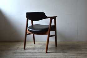 7-042 Arm chair / Erik Kirkegaard